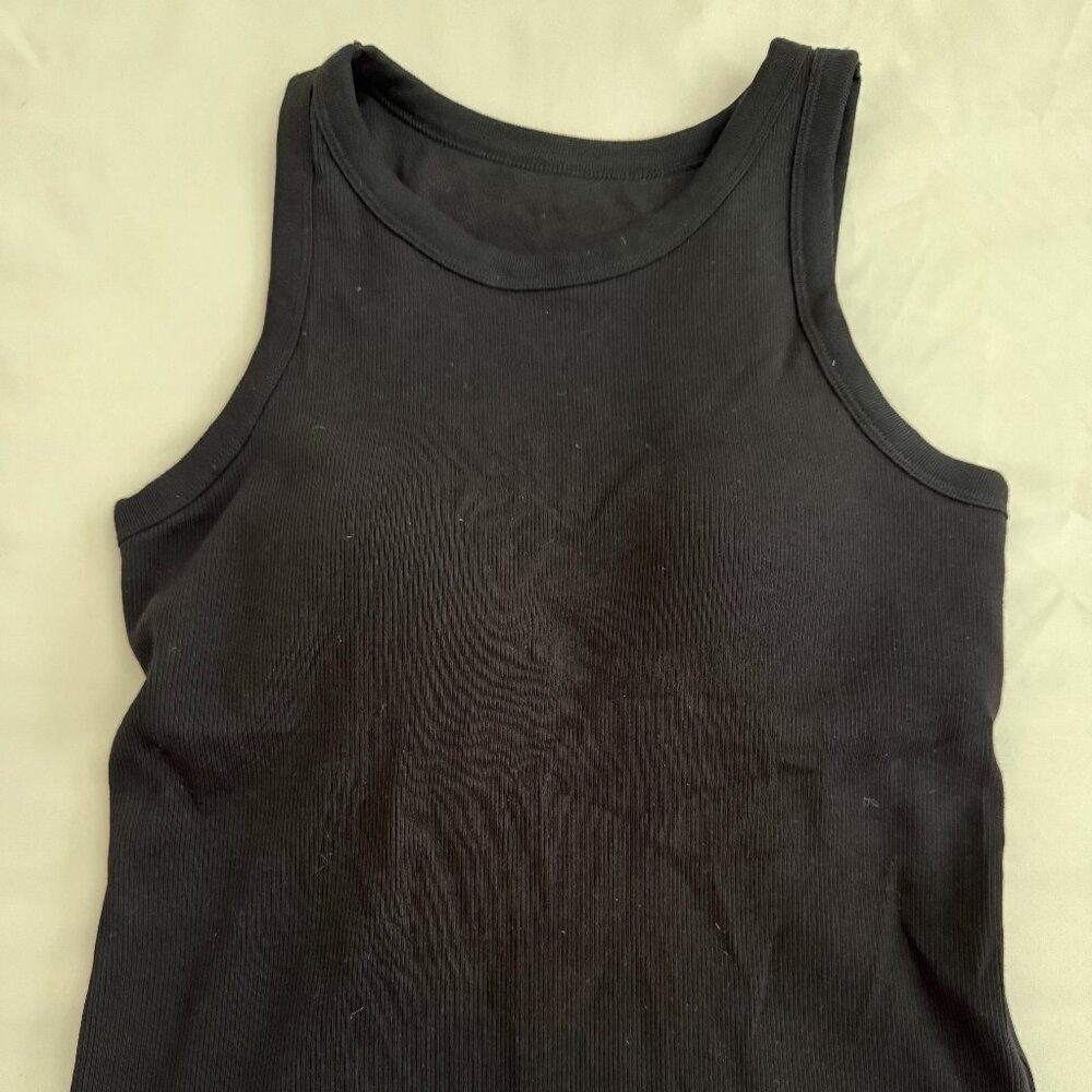 Uniqlo Black Ribbed Cropped Bra Top | Striped